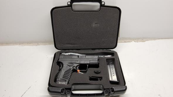 like new springfield xds9 9mm 8rds w/original case & extra magazine
