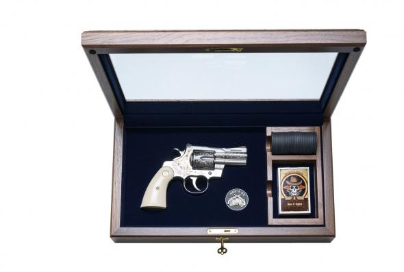 colt python 357 mag 2.5in barrel ss gold plating aces and eights python-sp2wcts-acesand8s