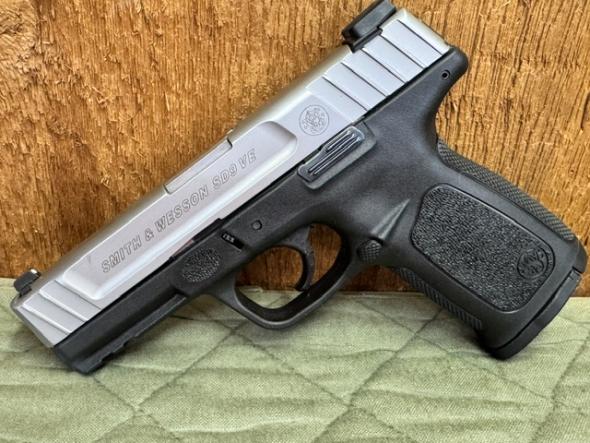 used smith & wesson sd9ve 9mm 15rds w/original booklet
