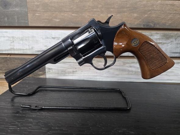 dan wesson model 15-2 .357 magnum revolver  6" barrel