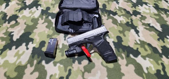 springfield hellcat micro osp stainless 9mm  one owner  under 150 rounds  tlr-7 x sub  gmi pocket holster  11rd & 15rd mags