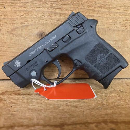 smith & wesson bodyguard .380 acp w/attached laser and 1 - 6 rnd mag